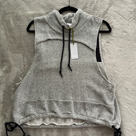 Heather gray workout pullover - Picture 1 of 7